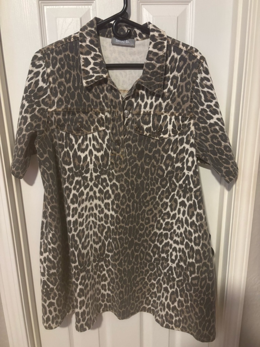 Blue B Leopard Print Polo Top in Brown and Cream. Size L